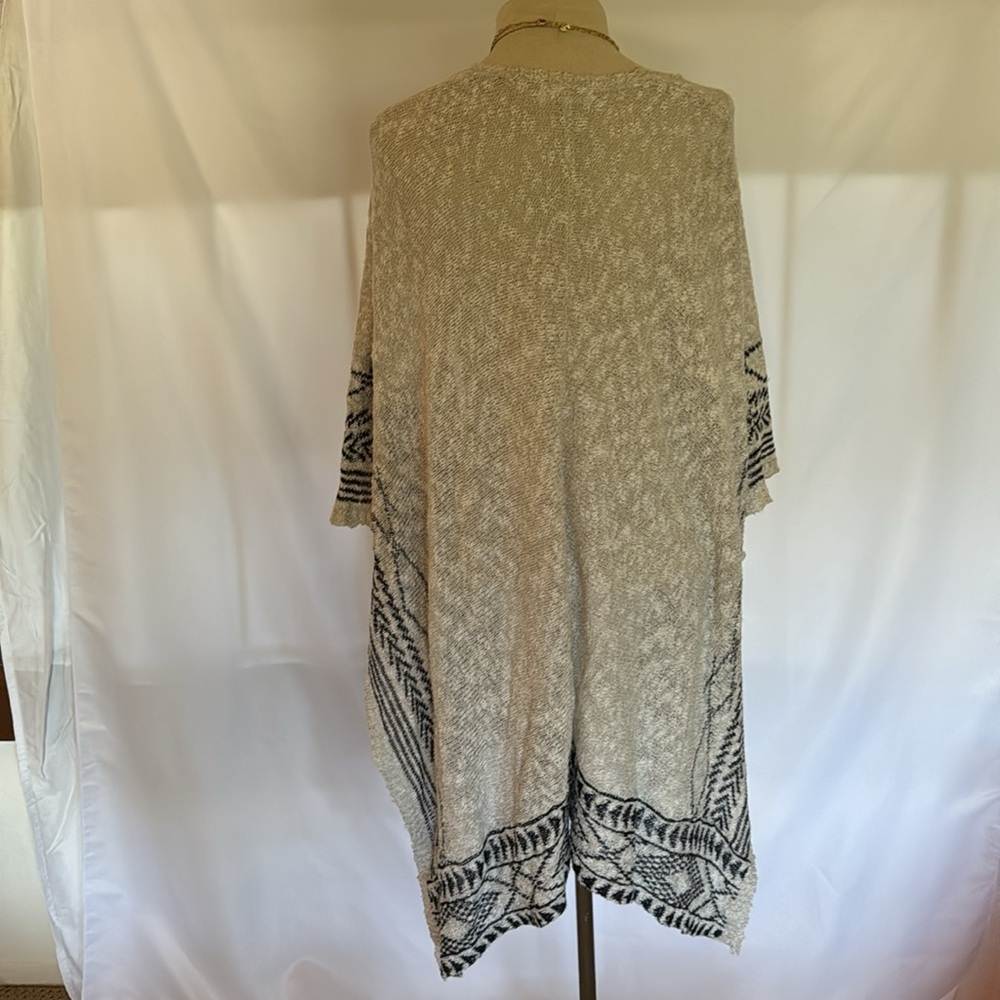 Open Poncho - Picture 4 of 9